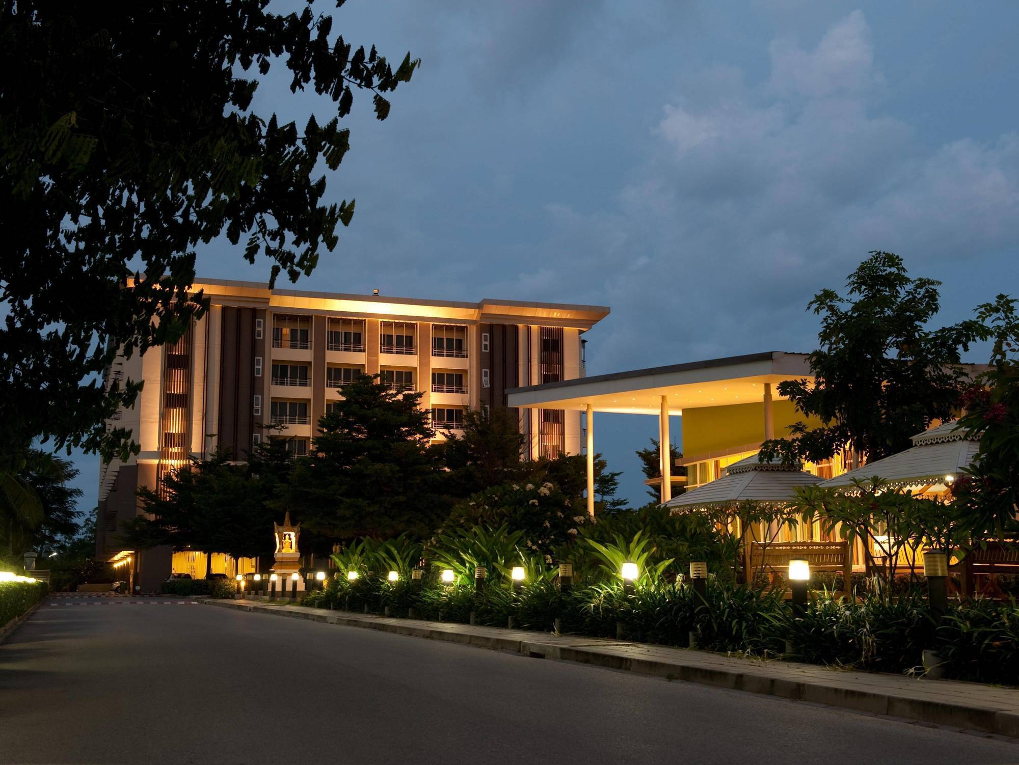 Sala@ Hua Hin apartamento con servicio y hotel Exterior foto